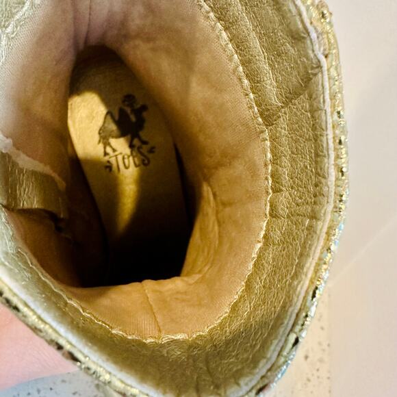 Camel Toes brand Women's Gold Ankle Boots Size 6 EUC - Picture 5 of 7